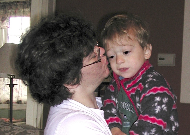 2004-11-25 Mommy Kisses Sam.jpg
