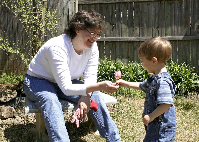 2005-04-10 Sam Flower Mom.jpg