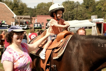2005-09-17 Sam Rides a Horse 1