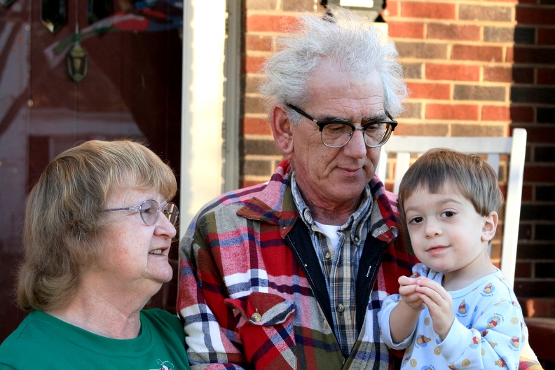 2005-12-24 Ginny Doug Sam 1.jpg