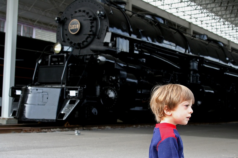 2006-02-25 Sam and Train.jpg