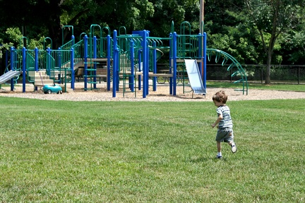 2006-08-17 Sam Runs to Playground